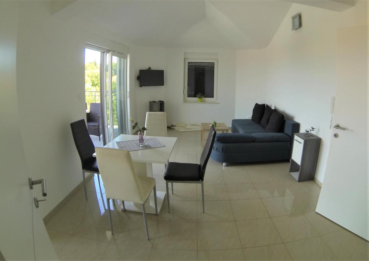 Apartmani Zaric Malinska Luaran gambar