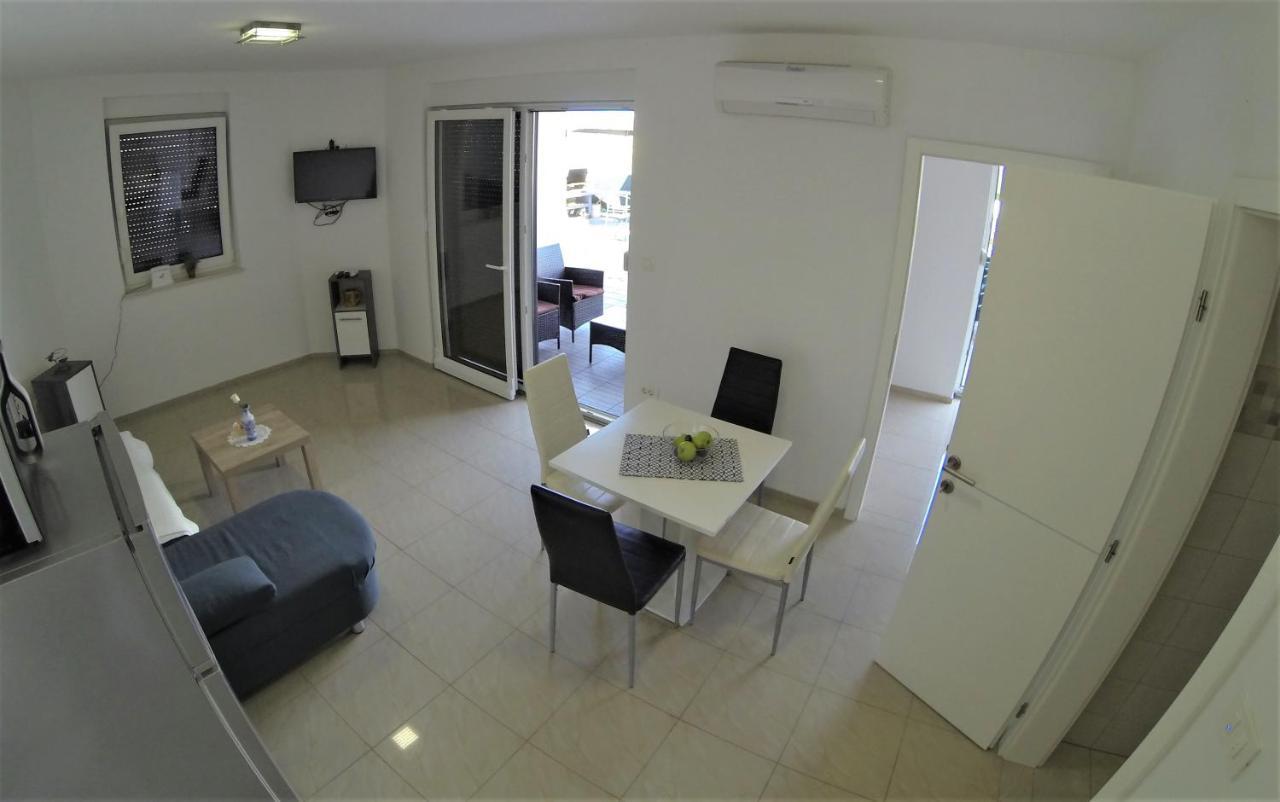 Apartmani Zaric Malinska Luaran gambar